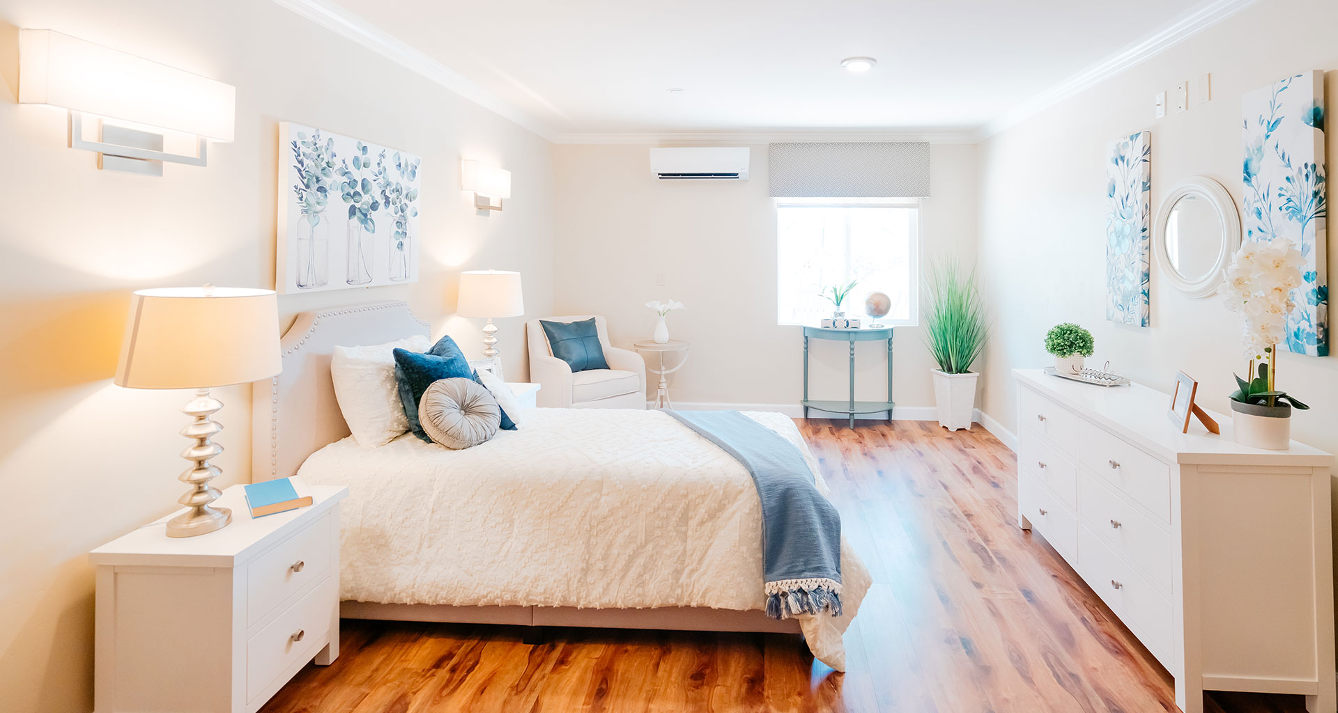 A nicely decorated bedroom at a assisted living facility